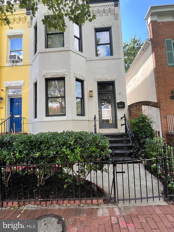 547 4TH STREET SE UPPER LEVEL