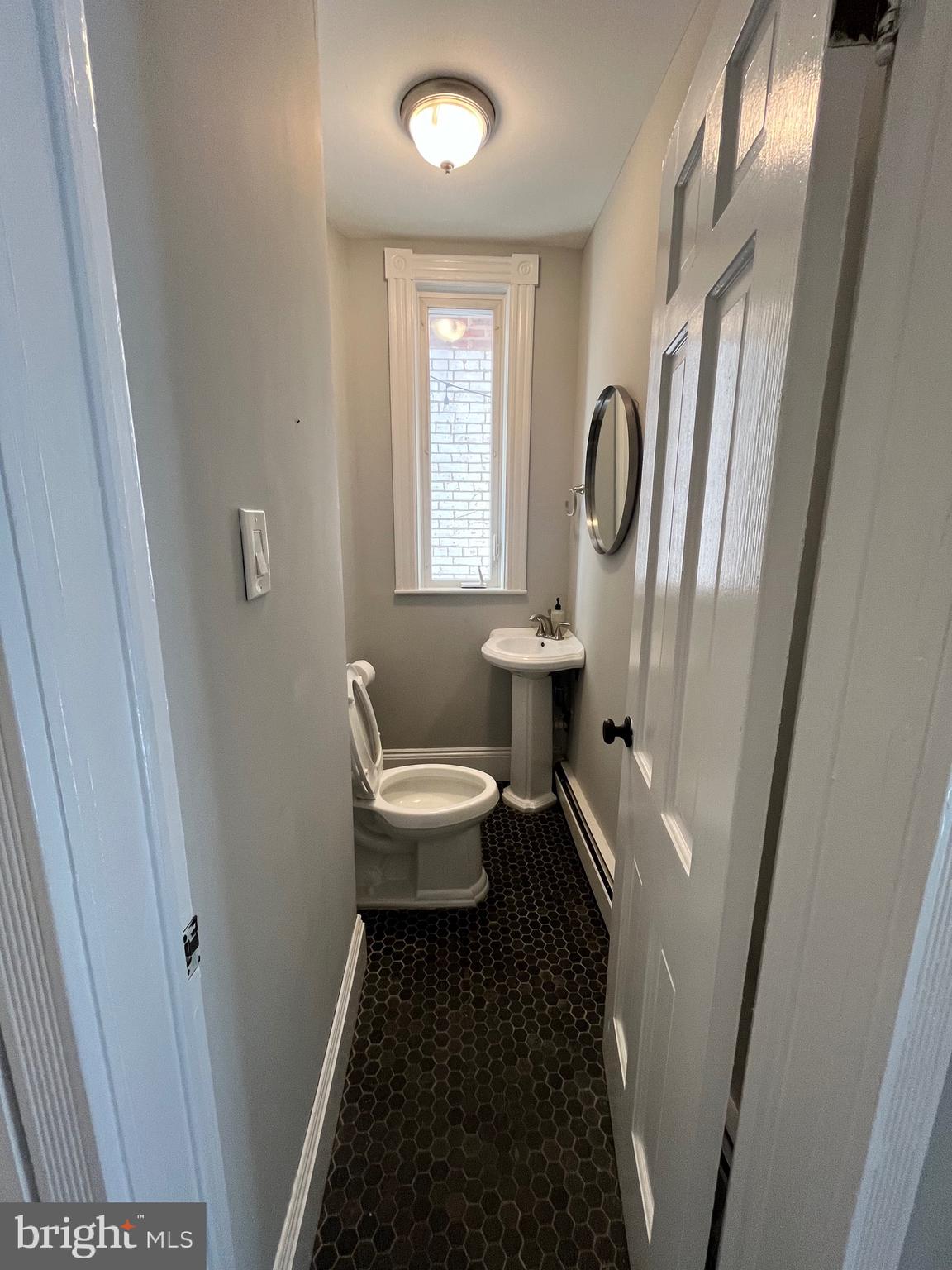 547 4TH STREET SE UPPER LEVEL