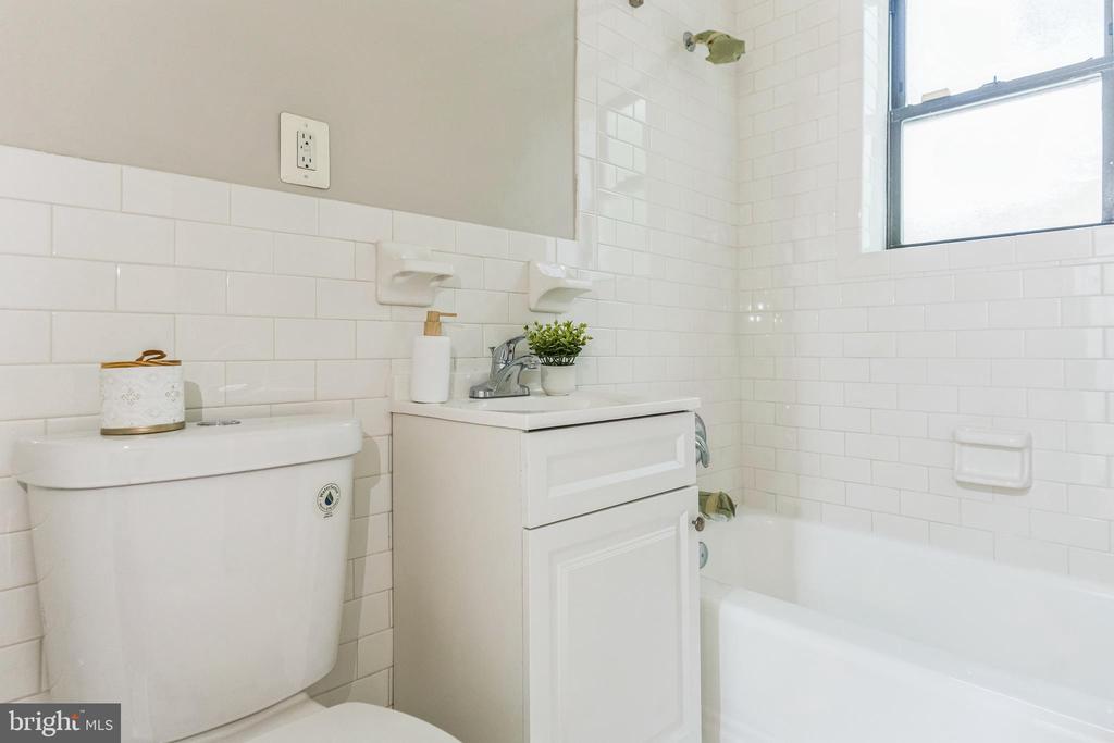 212 OAKWOOD STREET SE 115