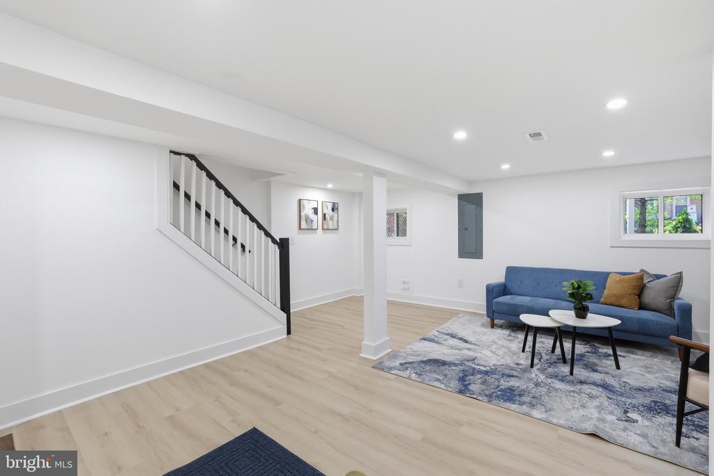 607 OTIS PLACE NW