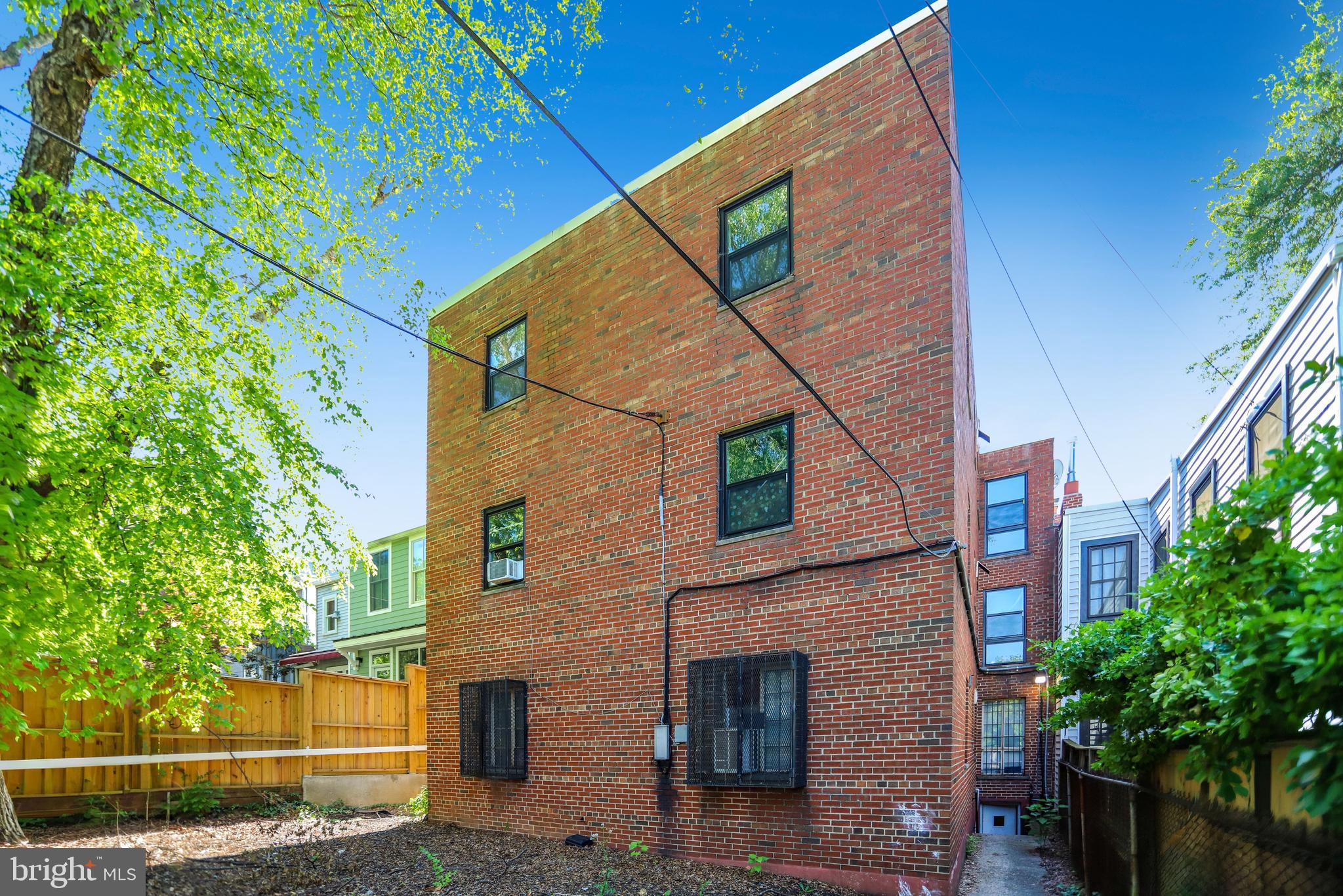 525 7TH STREET NE