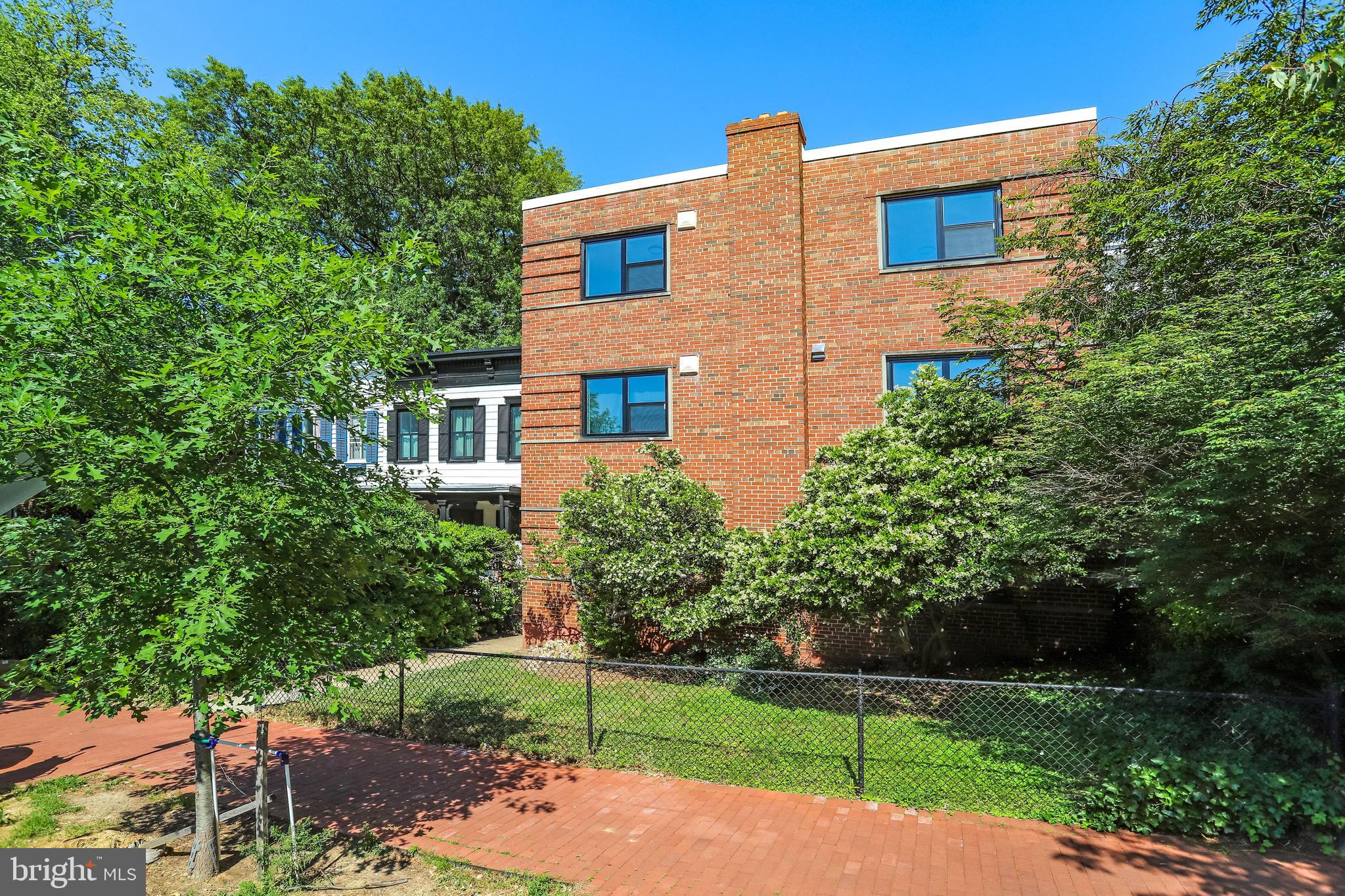 525 7TH STREET NE