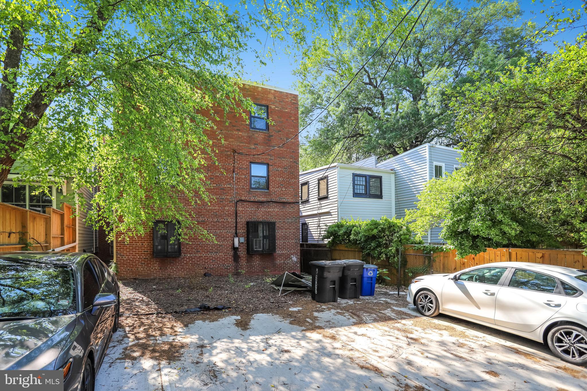 525 7TH STREET NE