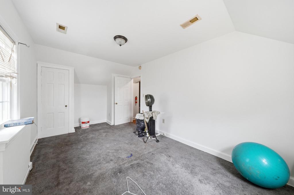 1494 DOUGLAS STREET NE