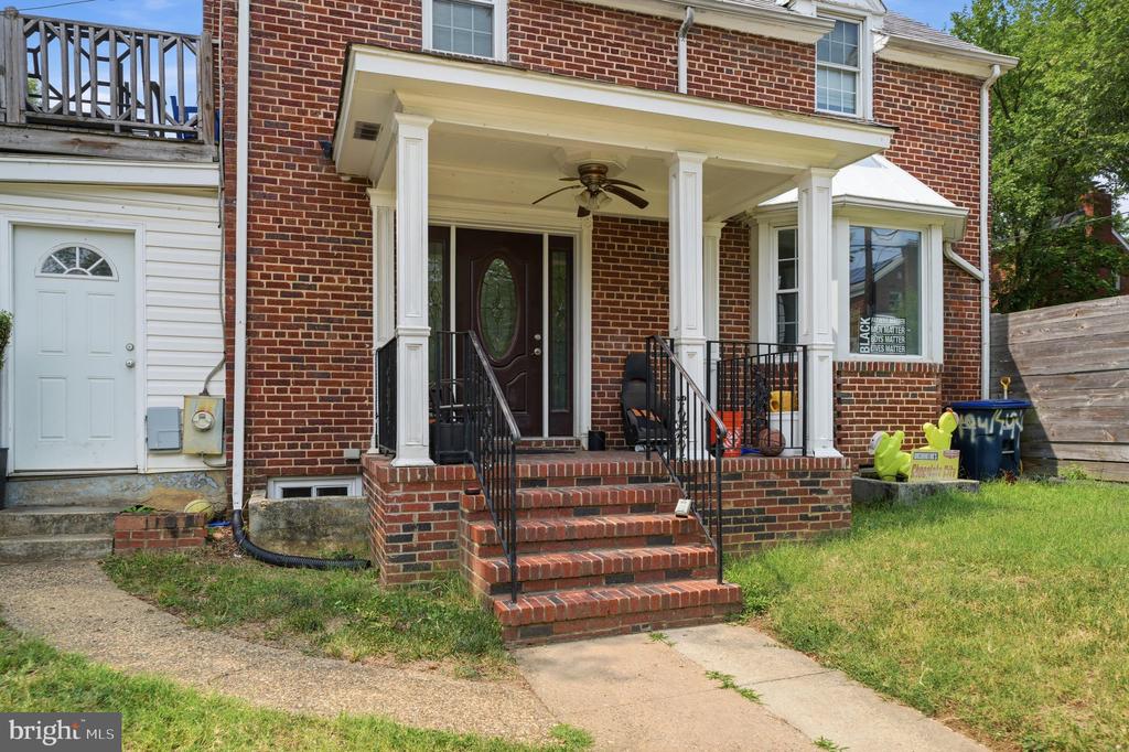 1494 DOUGLAS STREET NE