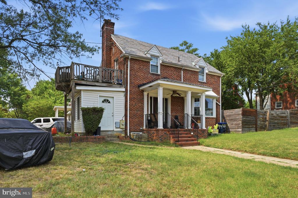 1494 DOUGLAS STREET NE