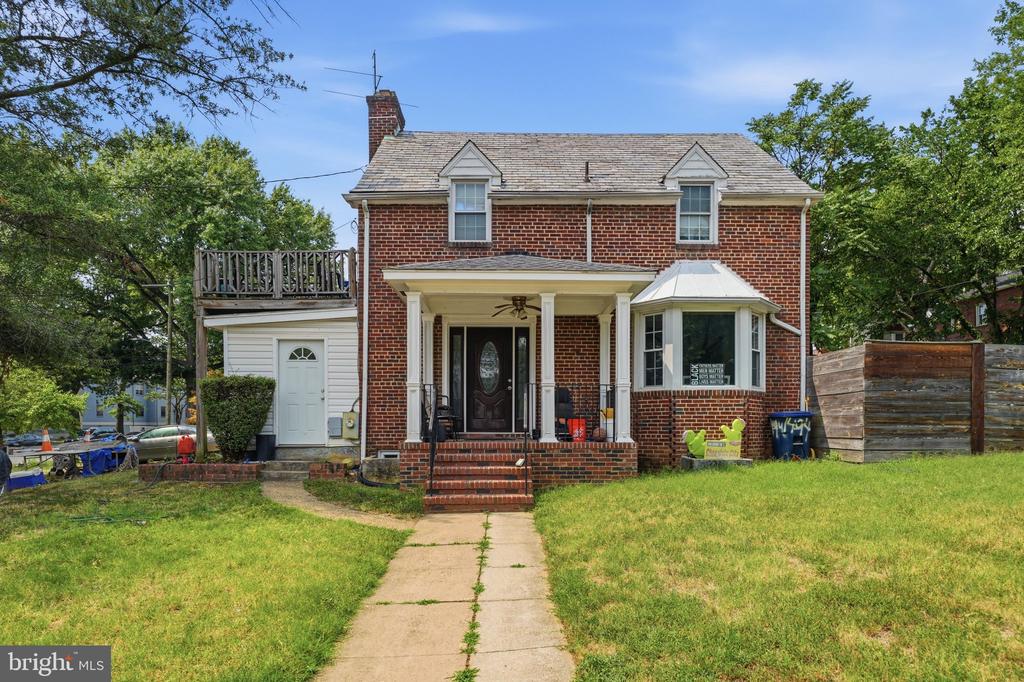 1494 DOUGLAS STREET NE