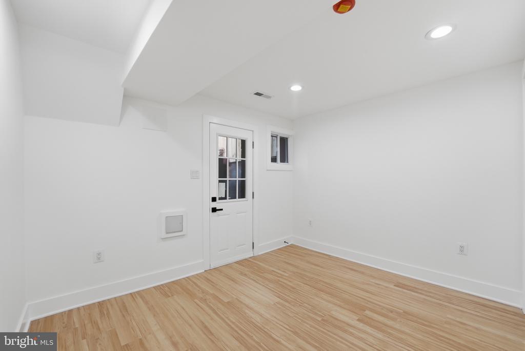 129 HAMILTON STREET NW