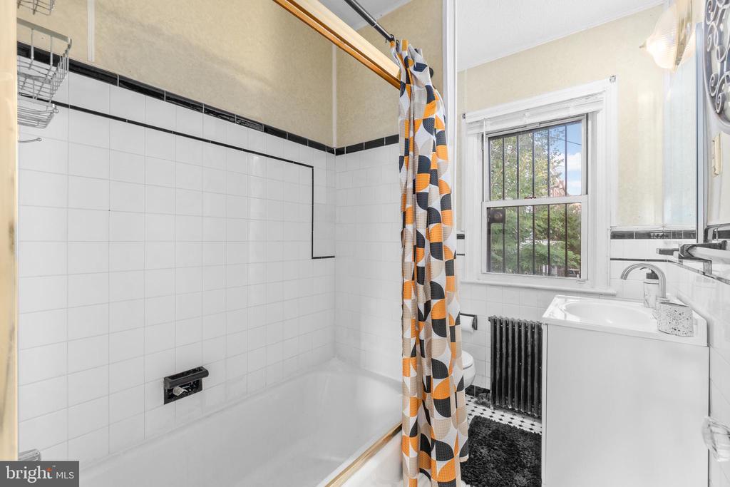 2835 4TH STREET NE
