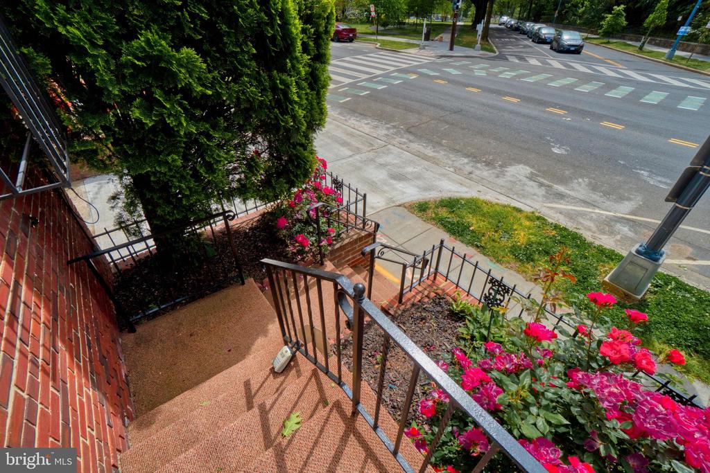 2835 4TH STREET NE