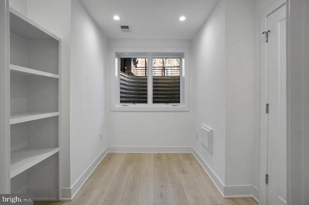 4 R STREET NW 4