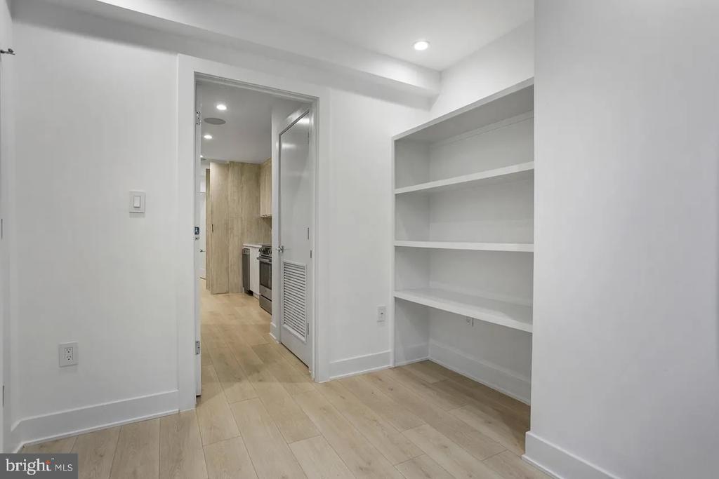 4 R STREET NW 4