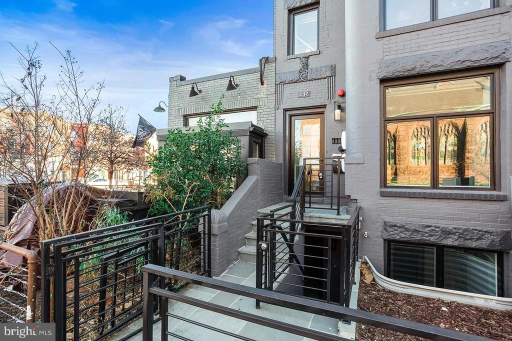 4 R STREET NW 4