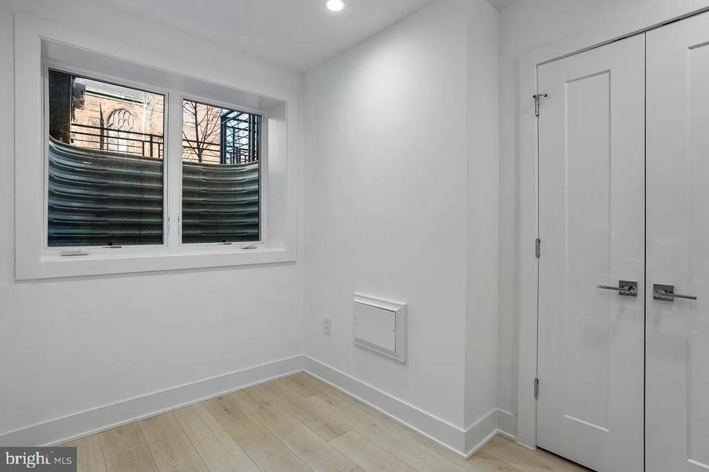 4 R STREET NW 4
