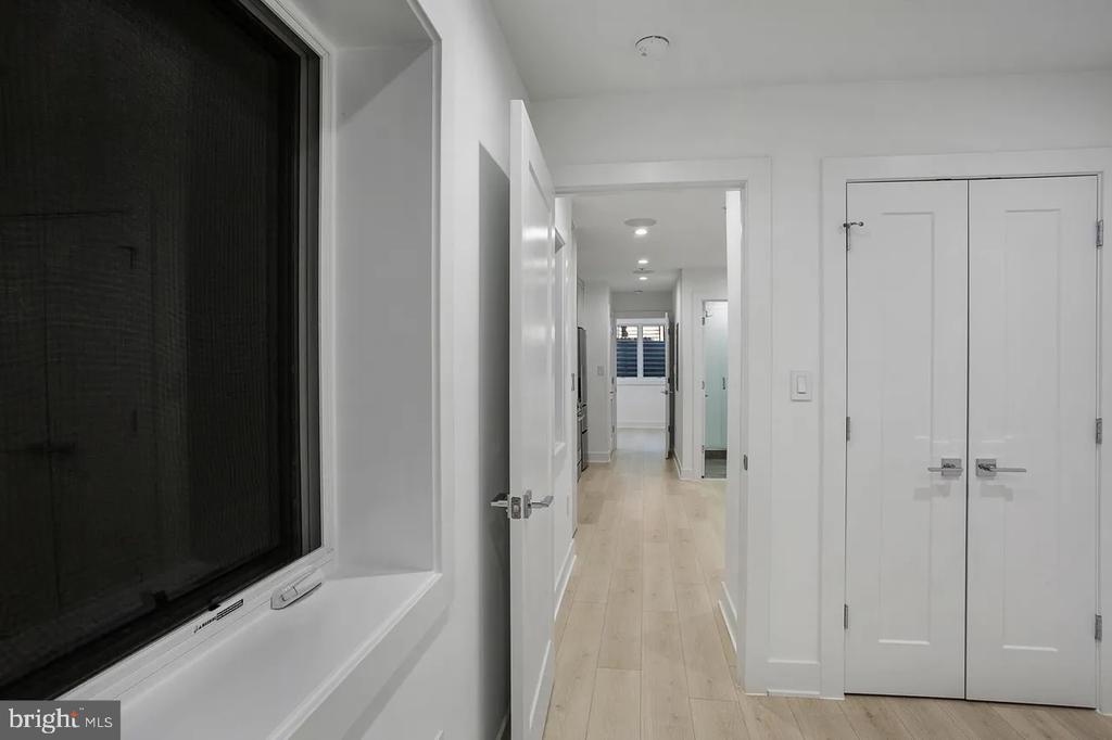 4 R STREET NW 4