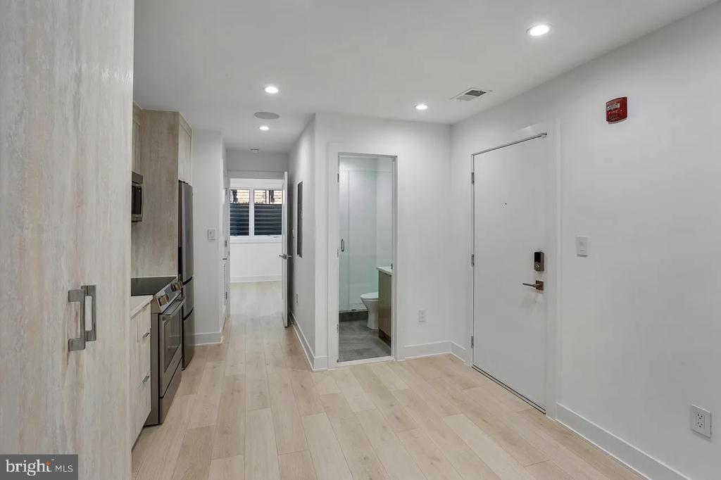 4 R STREET NW 4