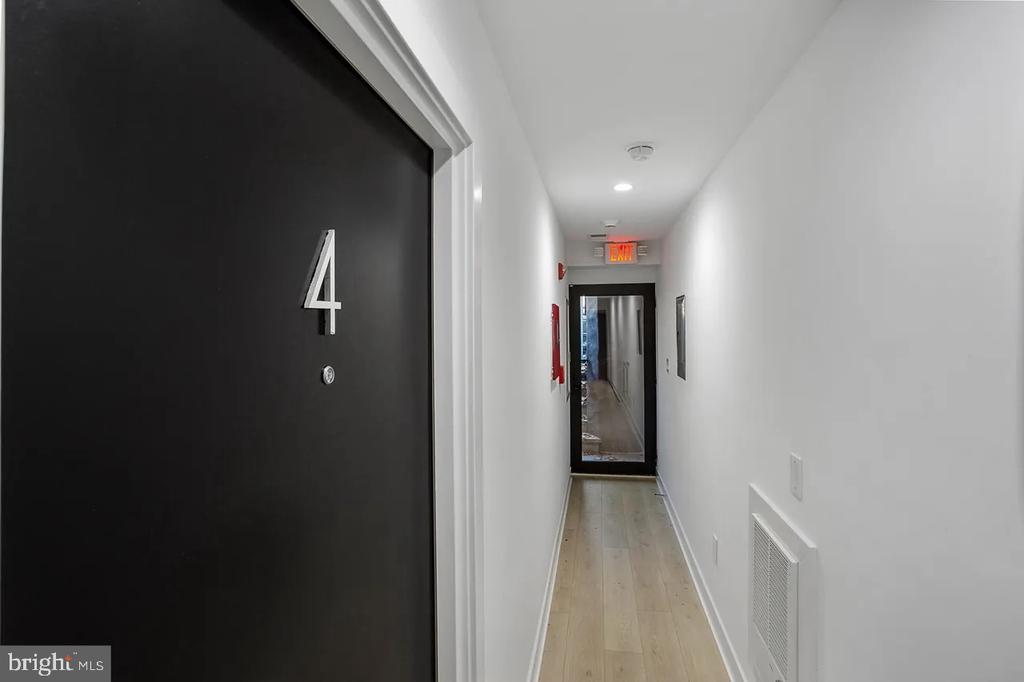 4 R STREET NW 4