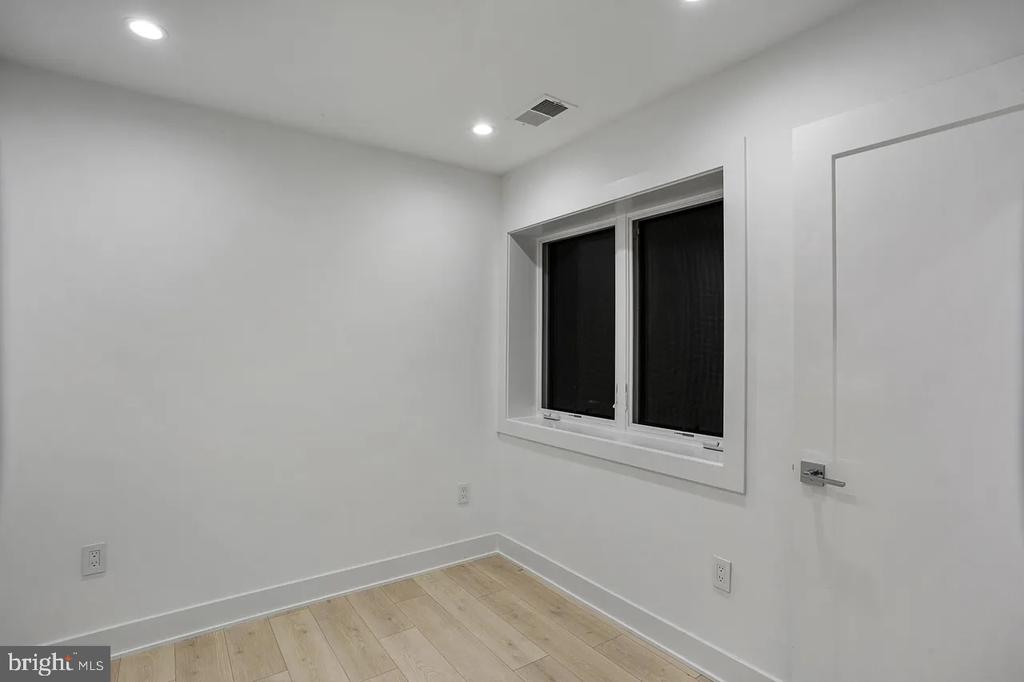 4 R STREET NW 4
