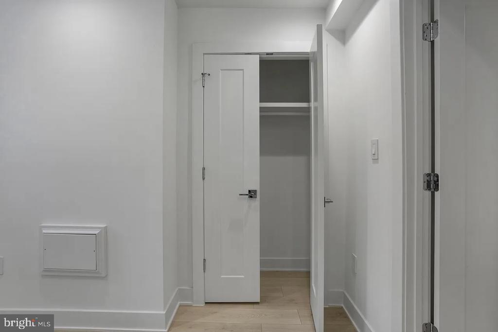 4 R STREET NW 4