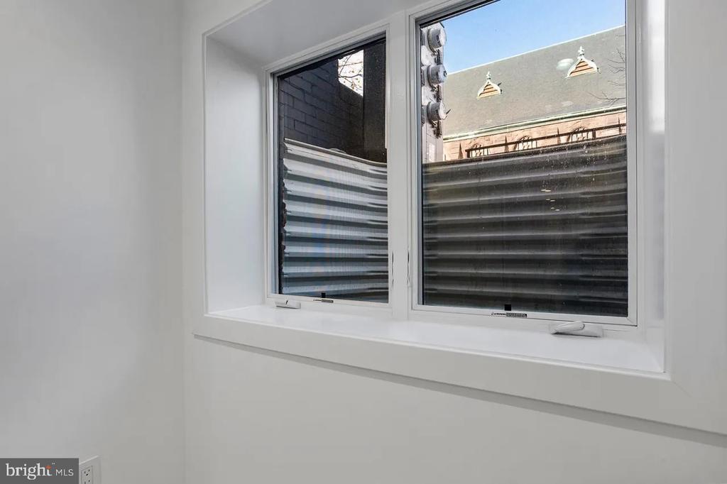 4 R STREET NW 4