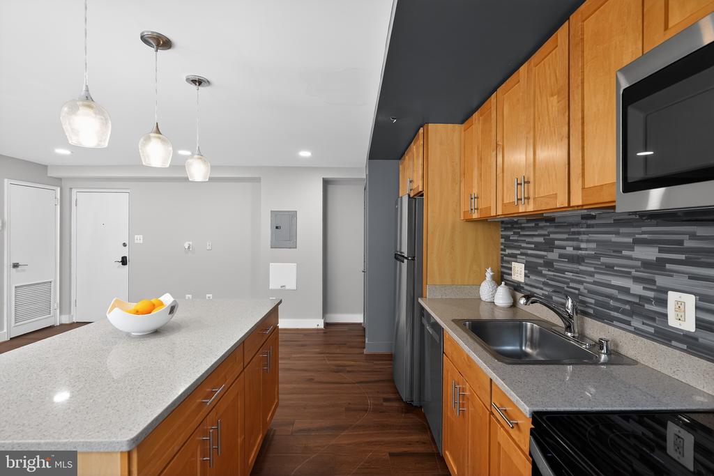 212 OAKWOOD STREET SE 213