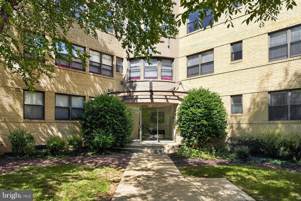 212 OAKWOOD STREET SE 213