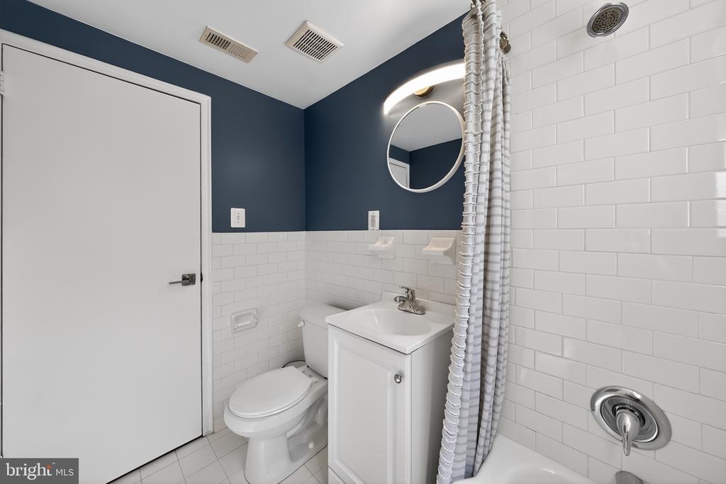 212 OAKWOOD STREET SE 213