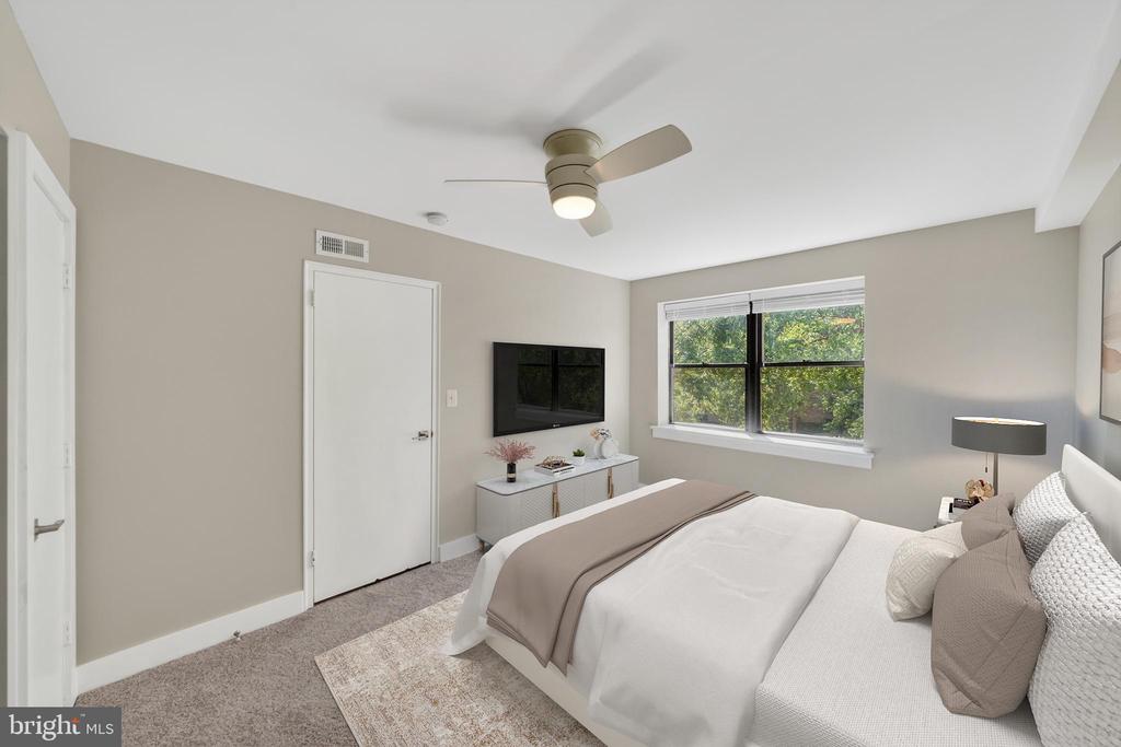 212 OAKWOOD STREET SE 213