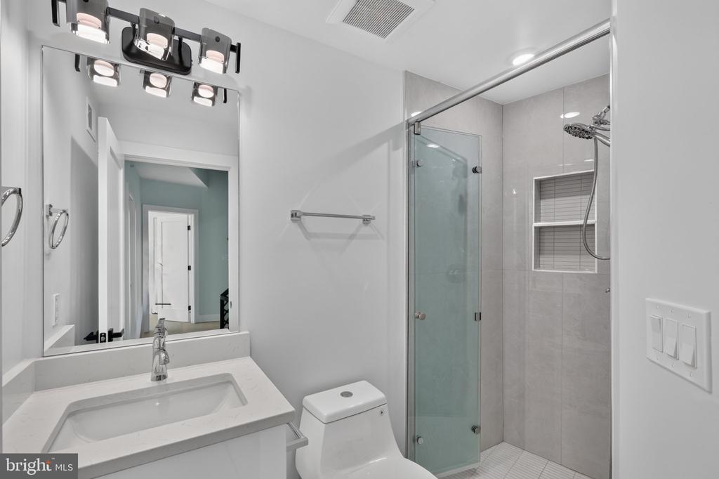 1650 Columbia RD NW #401