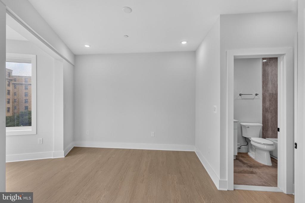 1650 Columbia RD NW #402