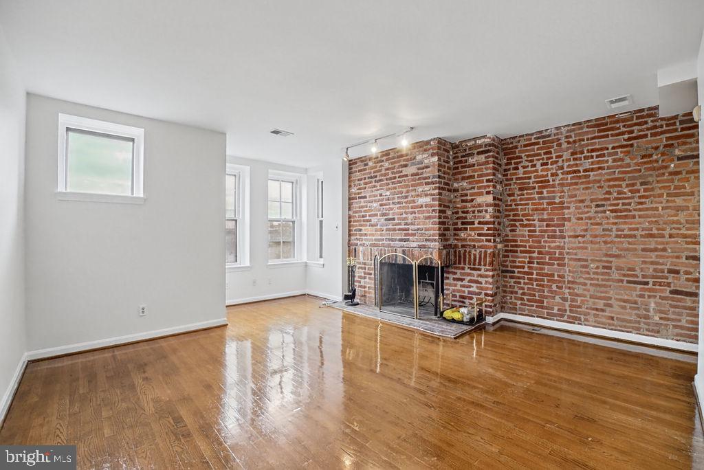 410 11TH STREET NE Unit: 14