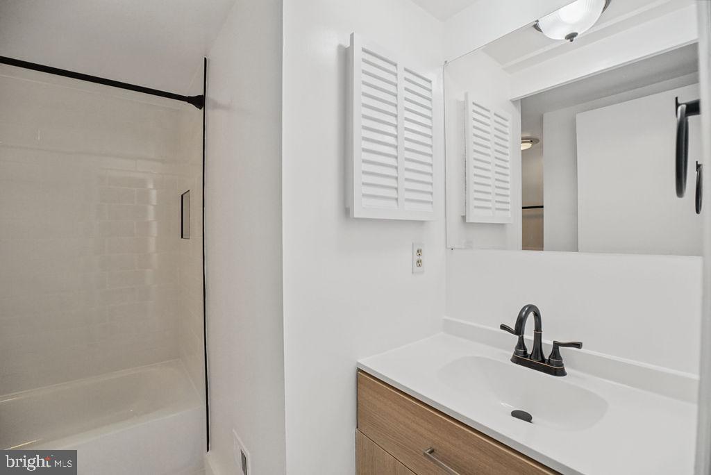 410 11TH STREET NE Unit: 14
