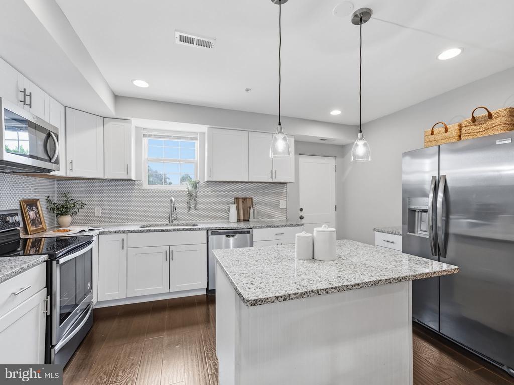 1705 D STREET SE Unit: 2