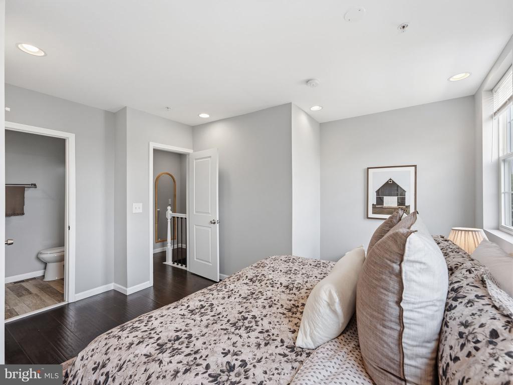 1705 D STREET SE Unit: 2