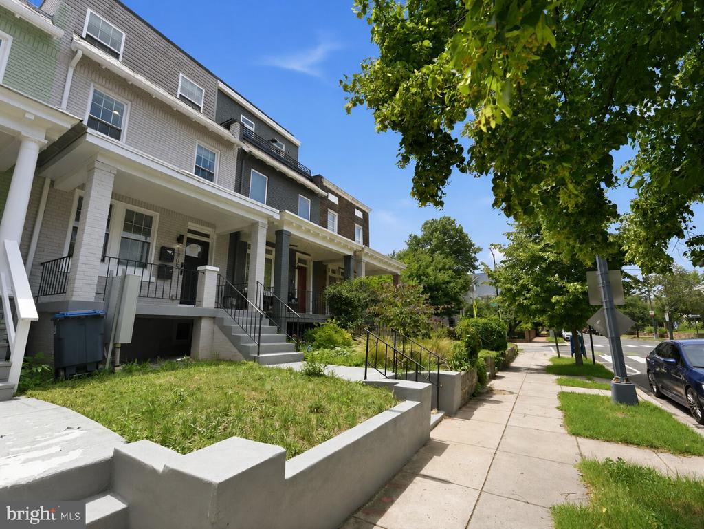 1705 D STREET SE Unit: 2