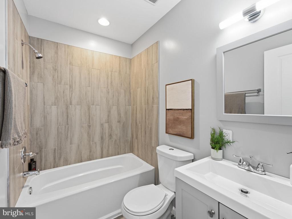 1705 D STREET SE Unit: 2