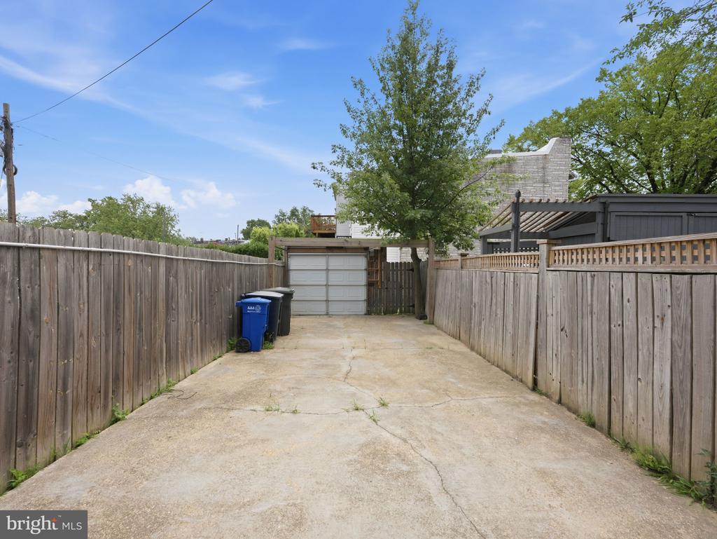 1705 D STREET SE Unit: 2