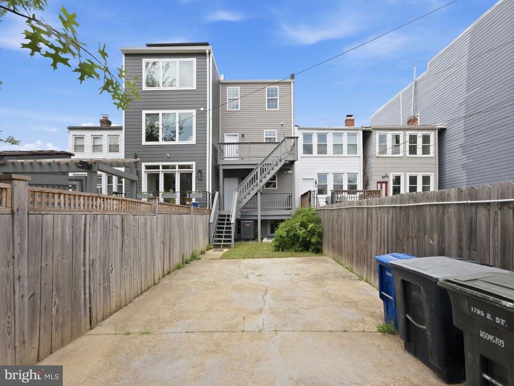 1705 D STREET SE Unit: 2