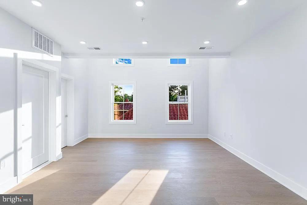 1109 FERN STREET NW Unit: 301