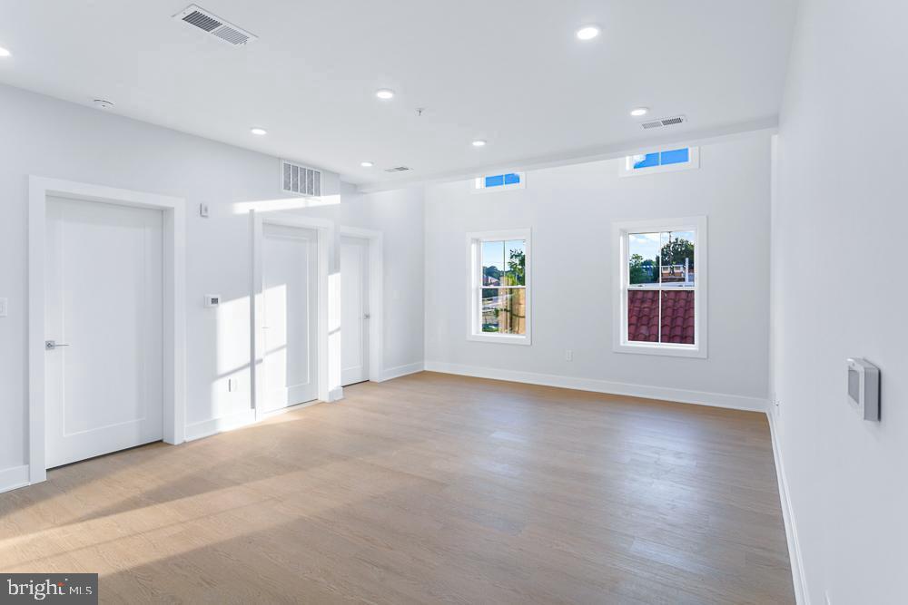 1109 FERN STREET NW Unit: 301