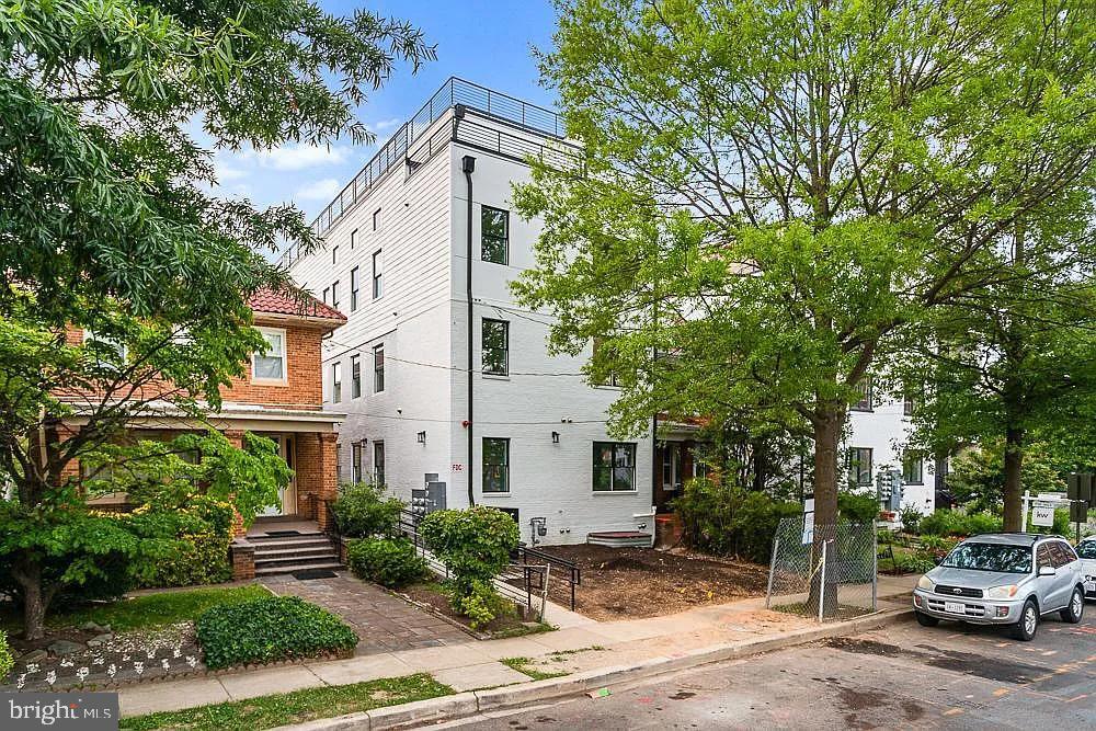 1109 FERN STREET NW Unit: 301