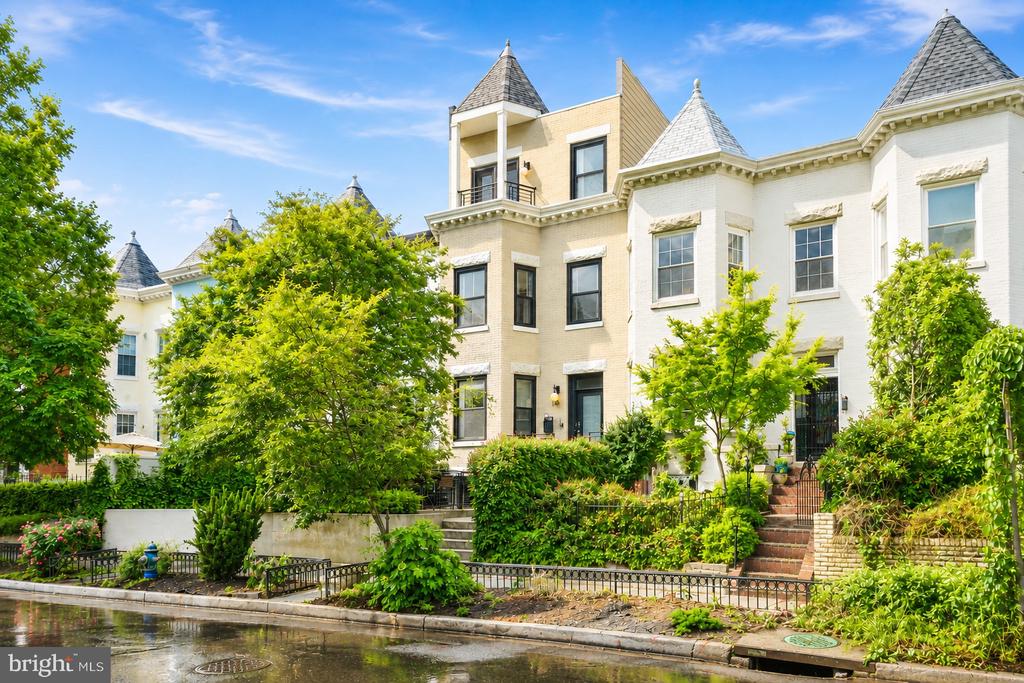 145 ADAMS STREET NW Unit: 1