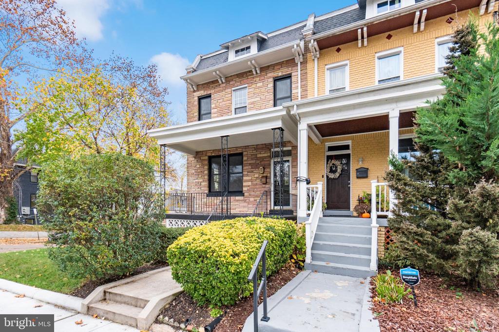 900 MADISON STREET NW Unit: B
