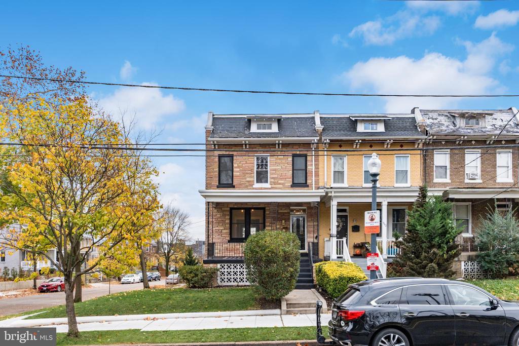 900 MADISON STREET NW Unit: B