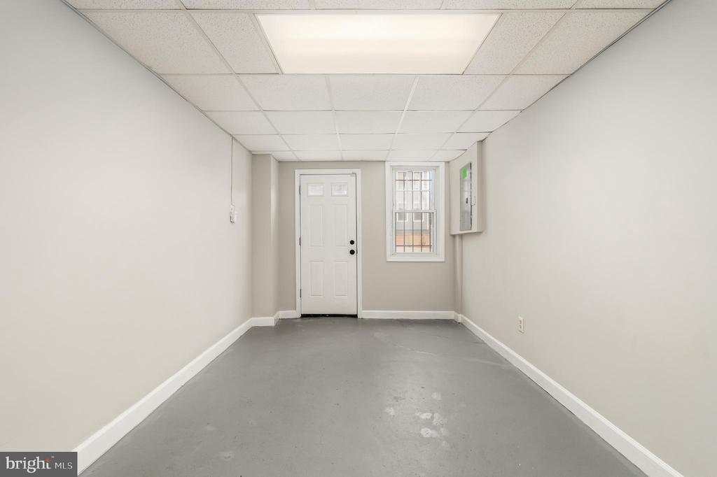 900 MADISON STREET NW Unit: B