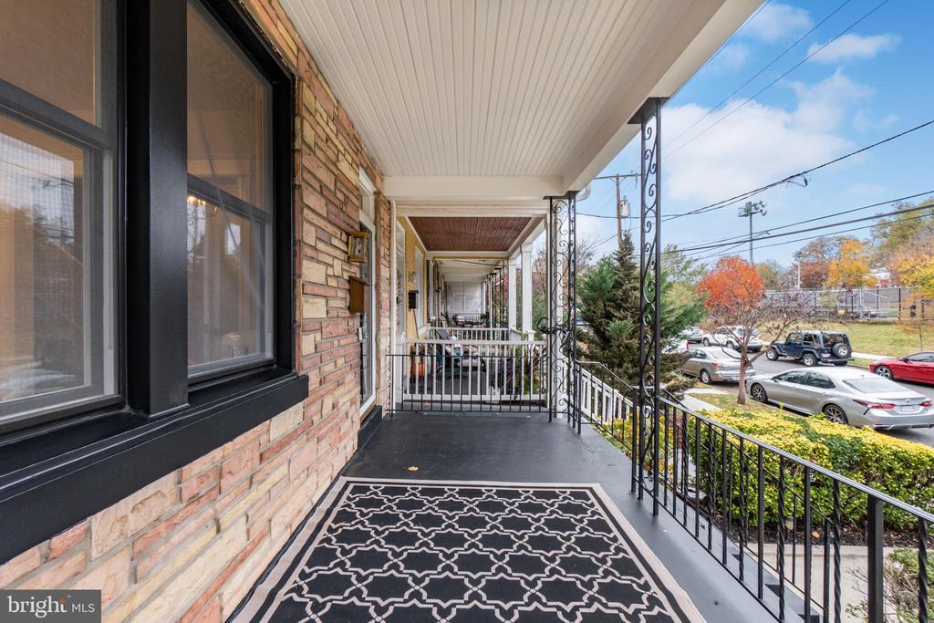 900 MADISON STREET NW Unit: B
