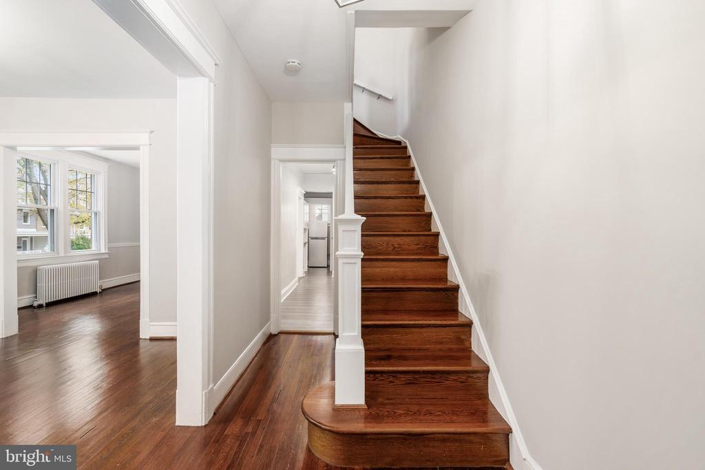 900 MADISON STREET NW Unit: B