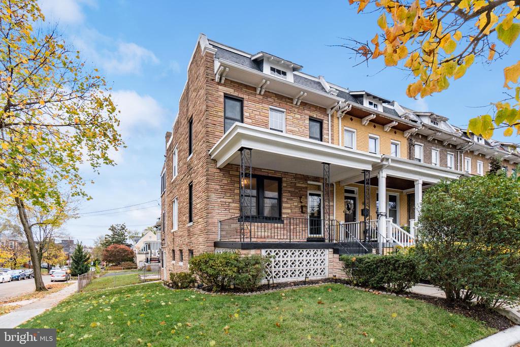 900 MADISON STREET NW Unit: B