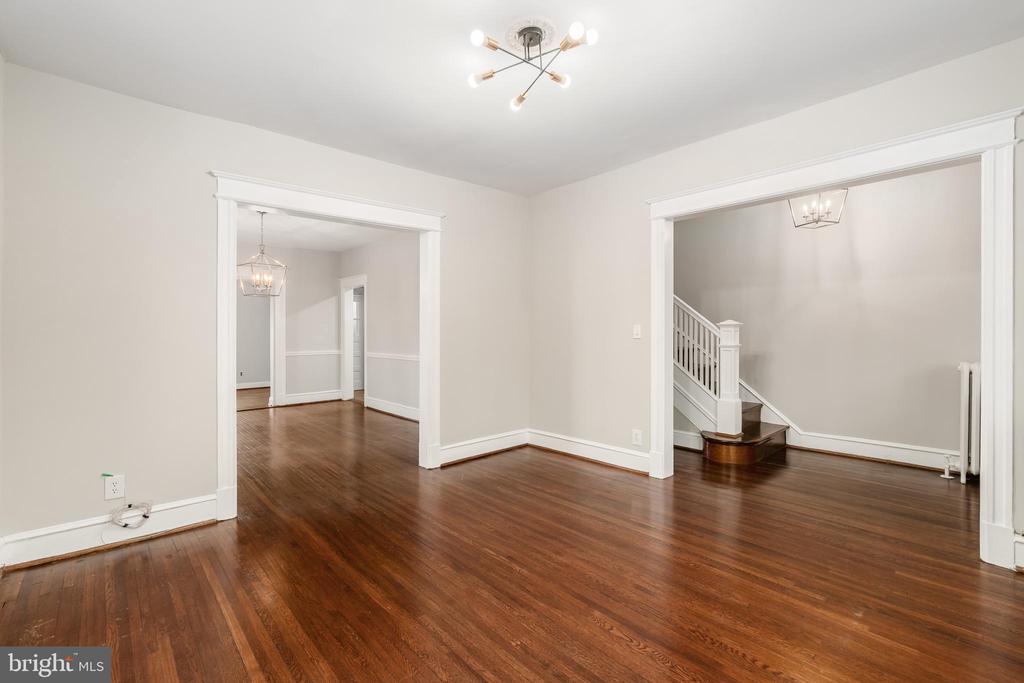 900 MADISON STREET NW Unit: B