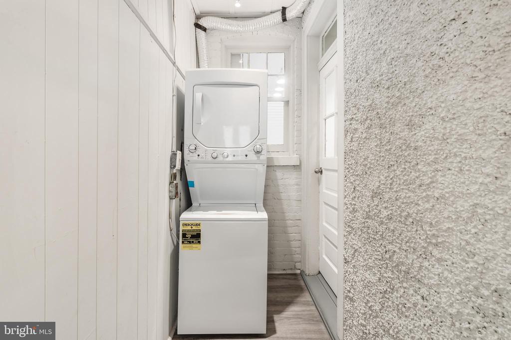 900 MADISON STREET NW Unit: B